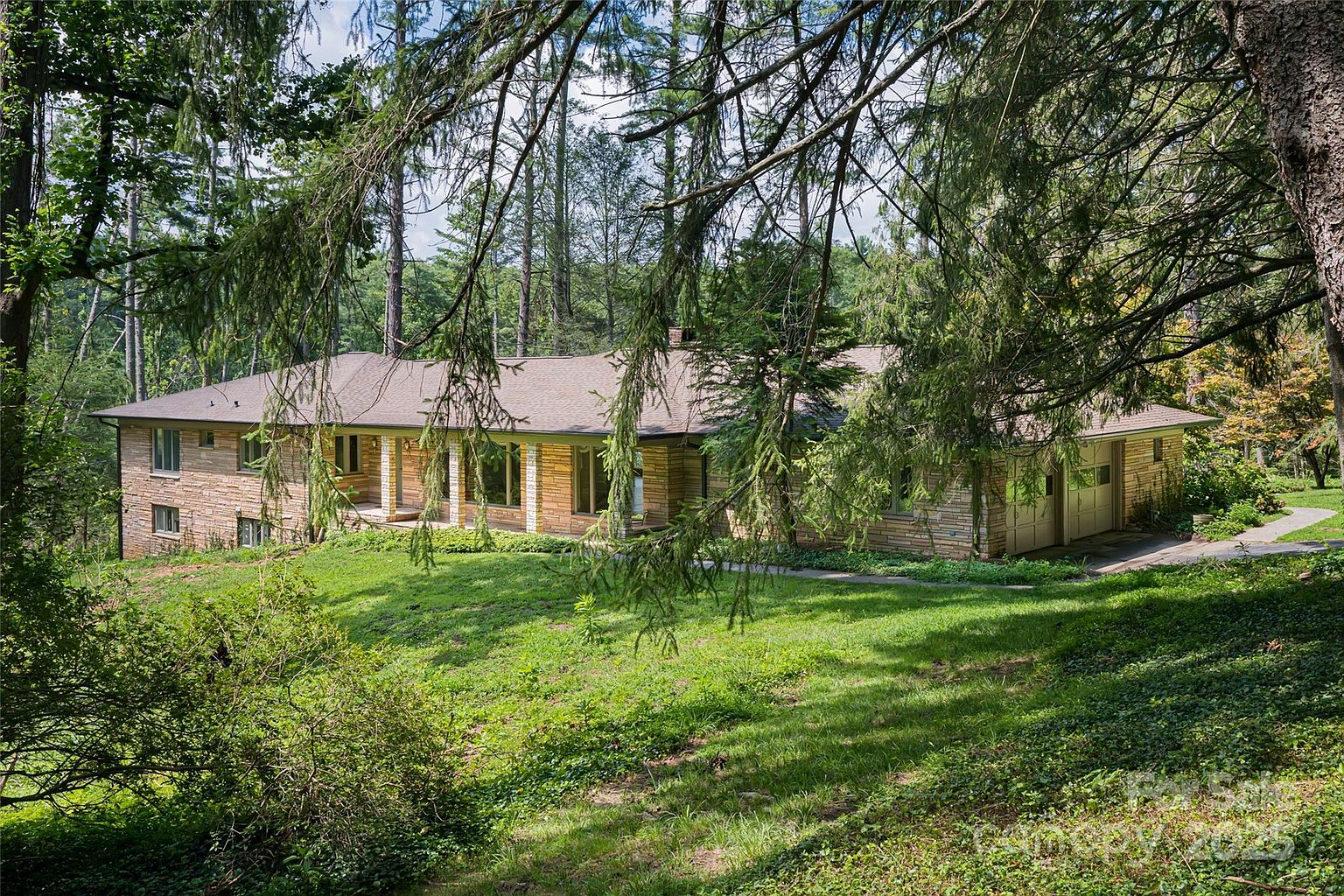 1960 Mid-Century Ranch in Asheville NC Exclusive Neighborhood