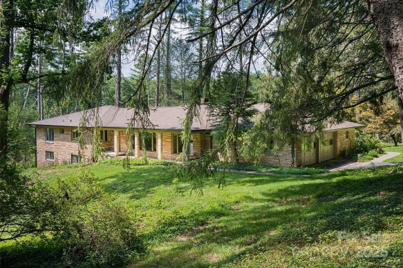 1960 Mid-Century Ranch in Asheville NC Exclusive Neighborhood