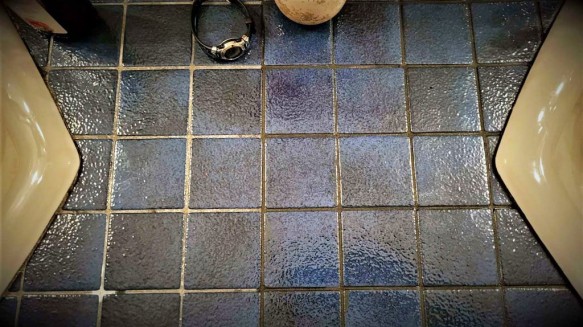before and after grout color change on 1950 Mid-Century tile and grout